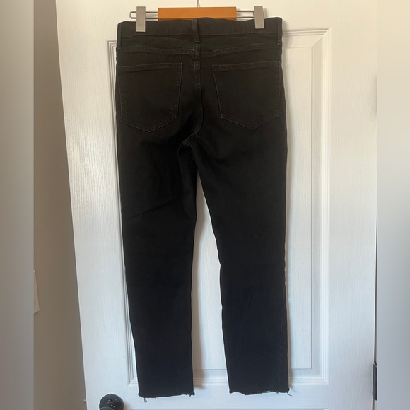 Gap Mid-rise slim straight jeans with wash well. - Picture 9 of 9